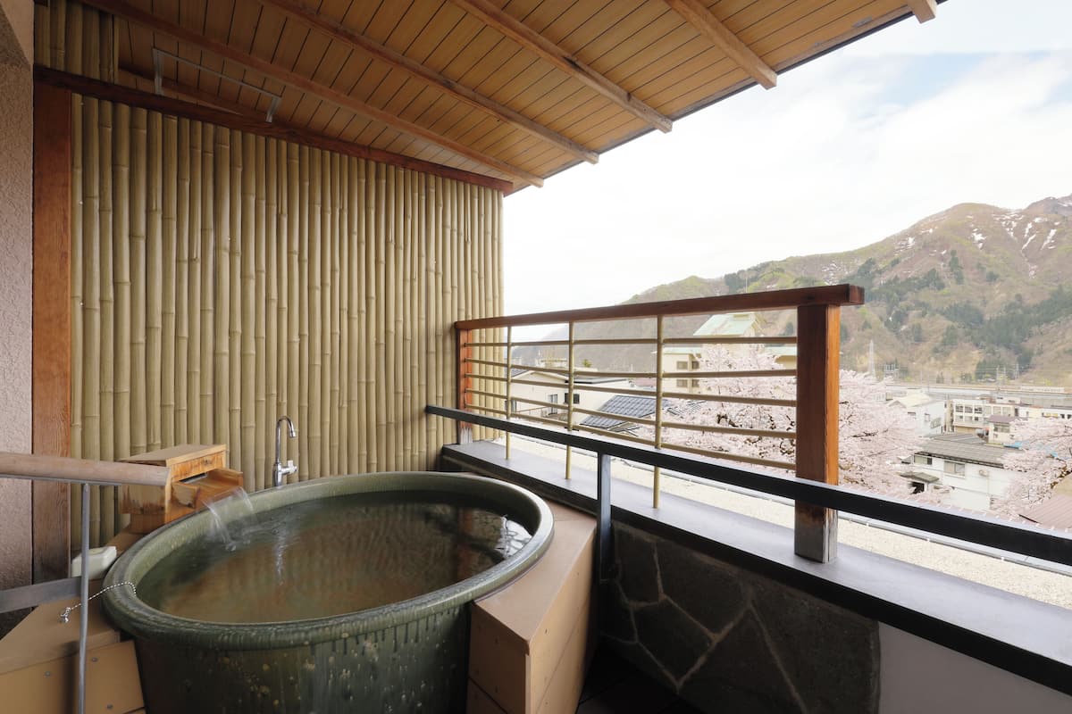 Traditionele kamer (Japanese Style, Private Open-air bath) | Een bureau, gratis wifi