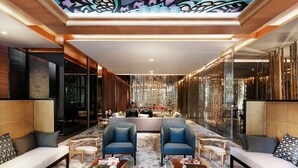A modern lobby with a central seating area, glass coffee tables, and a patterned floor. - Artyzen Habitat Dongzhimen Beijing (Beijing)