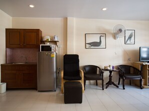 Family Room | Private kitchenette - Stefans Guesthouse (Pattaya)