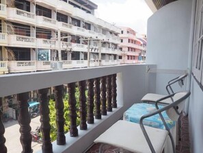 Large Balcony Room | Balcony - Stefans Guesthouse (Pattaya)