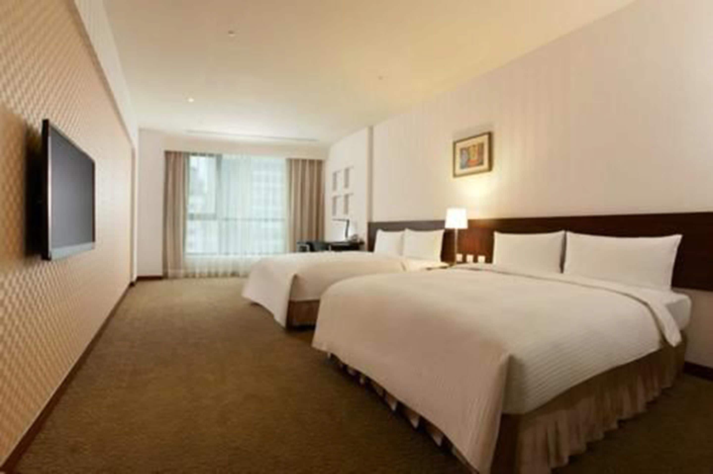 1 bedroom, down duvets, minibar, in-room safe