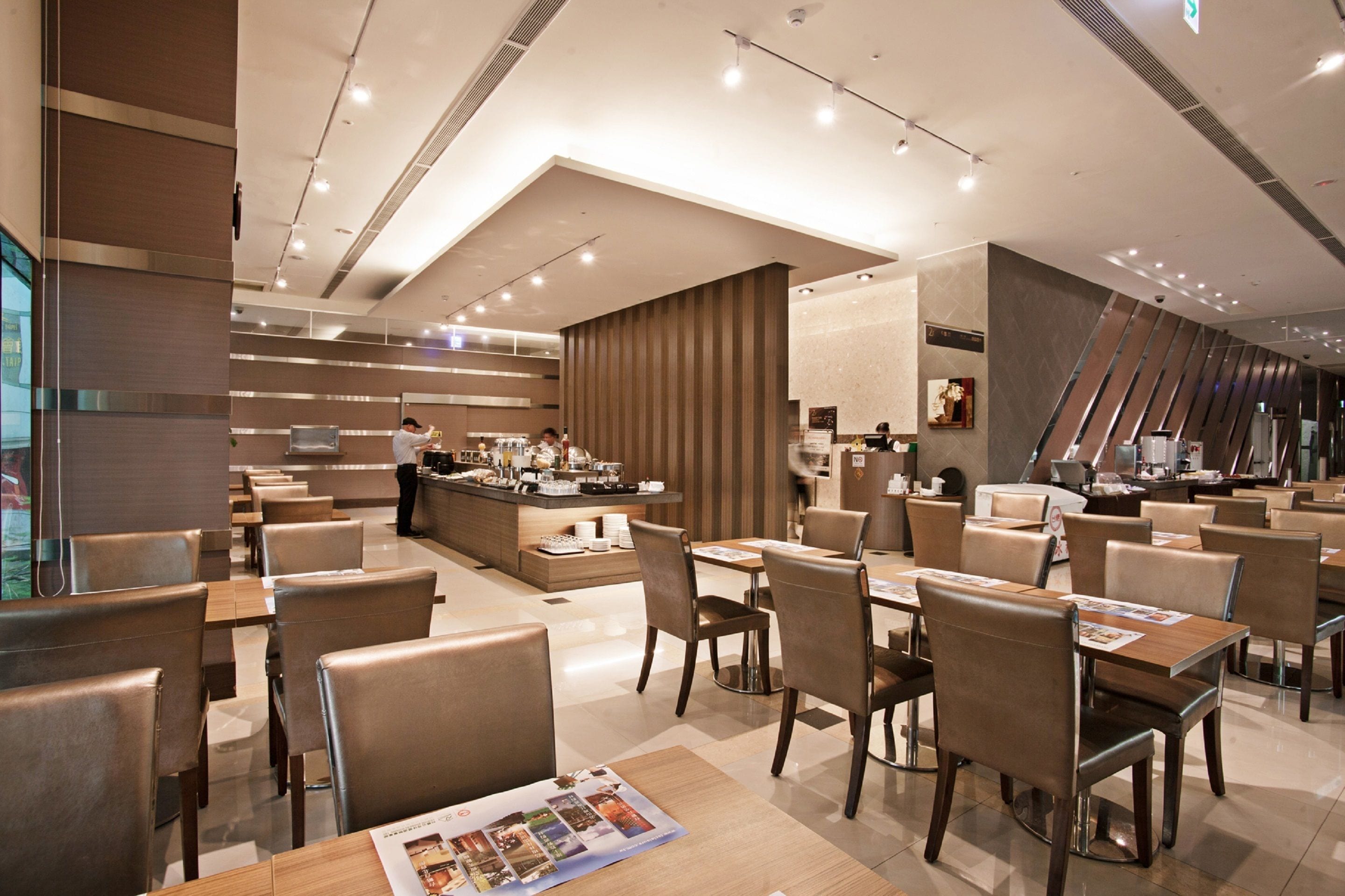 free daily full breakfast