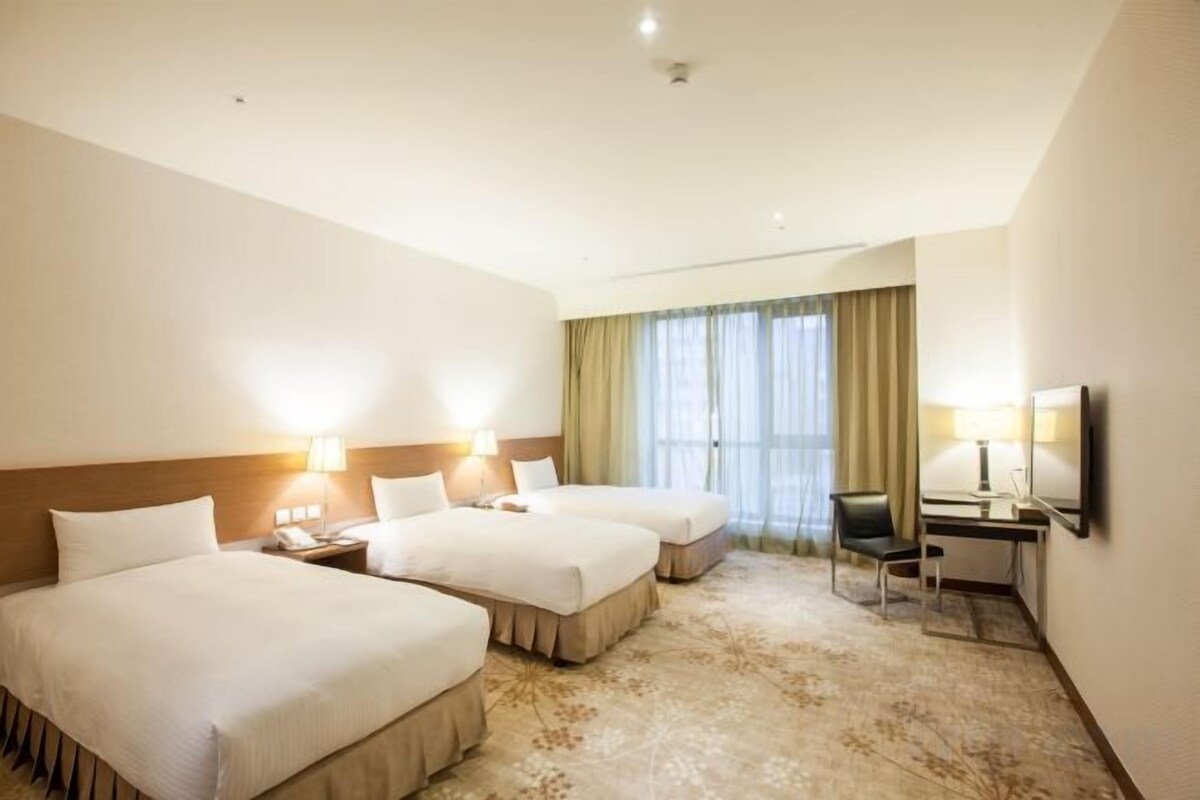 Down comforters, minibar, in-room safe, desk
