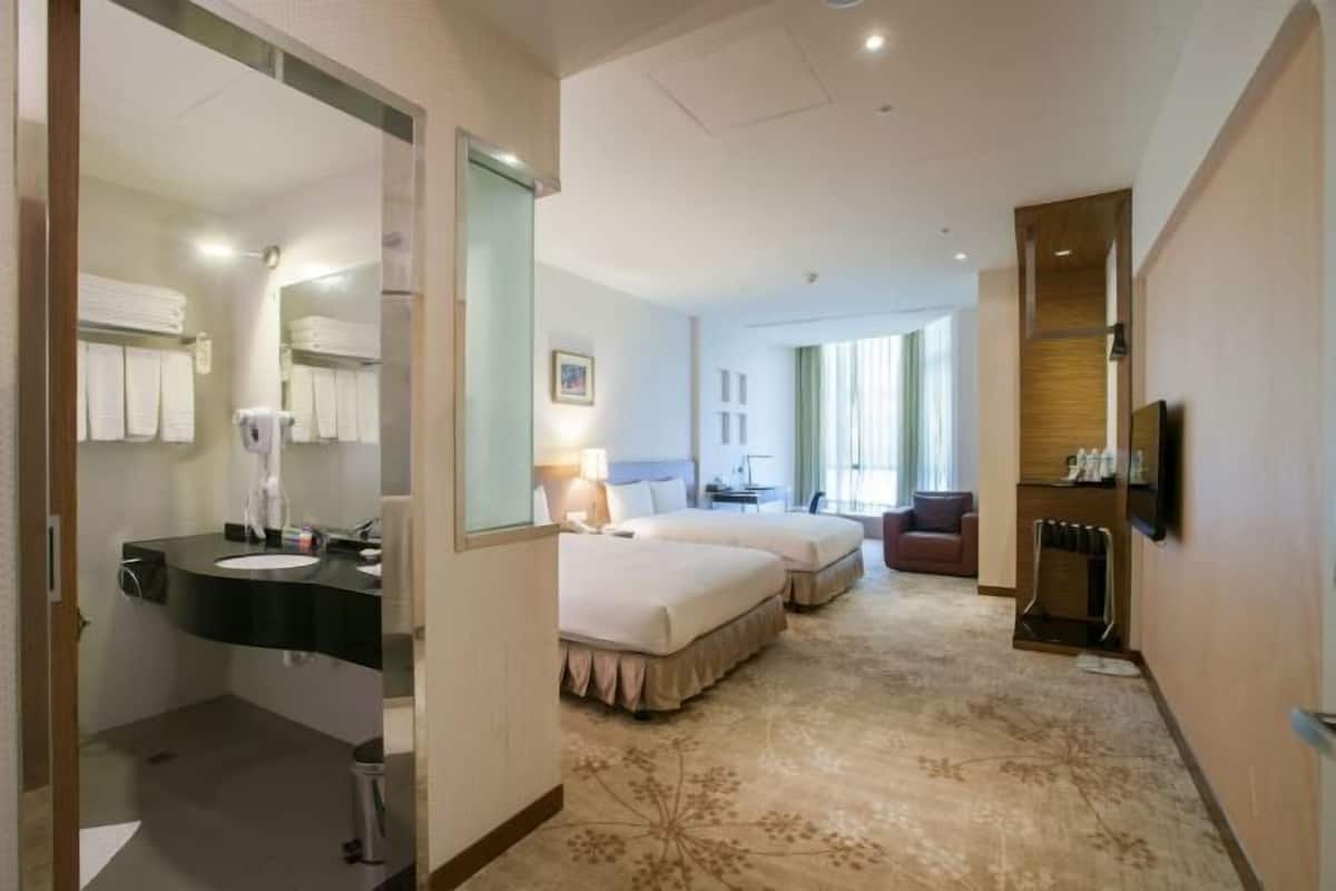 Down duvets, minibar, in-room safe, desk