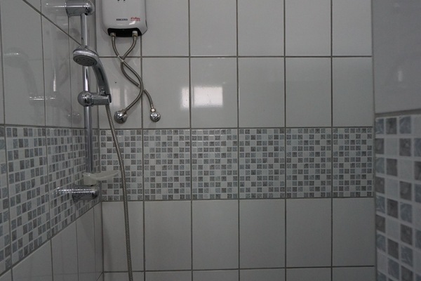 King Balcony | Bathroom shower