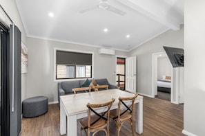 Deluxe 2 Bedroom Cabin | In-room dining
