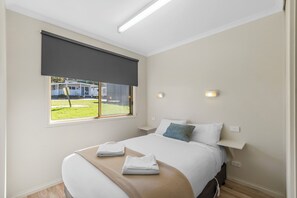 Standard 2 Bedroom Cabin | Free cribs/infant beds, bed sheets - Moss Vale Holiday Park (Moss Vale)