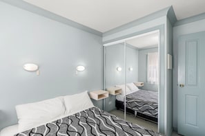 Standard 2 Bedroom Cabin - Pet Friendly | Wardrobe