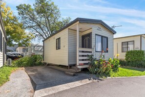 Standard 1 Bedroom Cabin | Terraza o patio