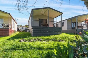 Deluxe 2 Bedroom Cabin | Terraza o patio