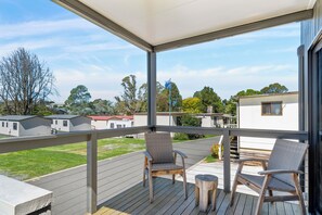 Superior Studio Cabin | Terrace/patio - Moss Vale Holiday Park (Moss Vale)