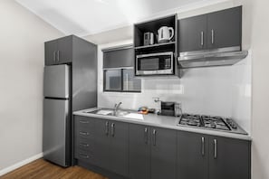 Deluxe 2 Bedroom Cabin | Private kitchen | Microwave, stovetop, toaster, cookware/dishes/utensils