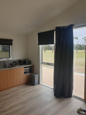 Cabana luxo, 2 quartos, vista para a montanha | Cozinha americana privada | Micro-ondas, chaleira elétrica, torradeira