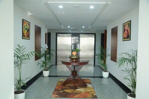 Interior entrance - Mango Hotels - Jupiter (Hyderabad)
