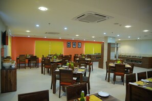 Daily continental breakfast for a fee - Mango Hotels - Jupiter (Hyderabad)