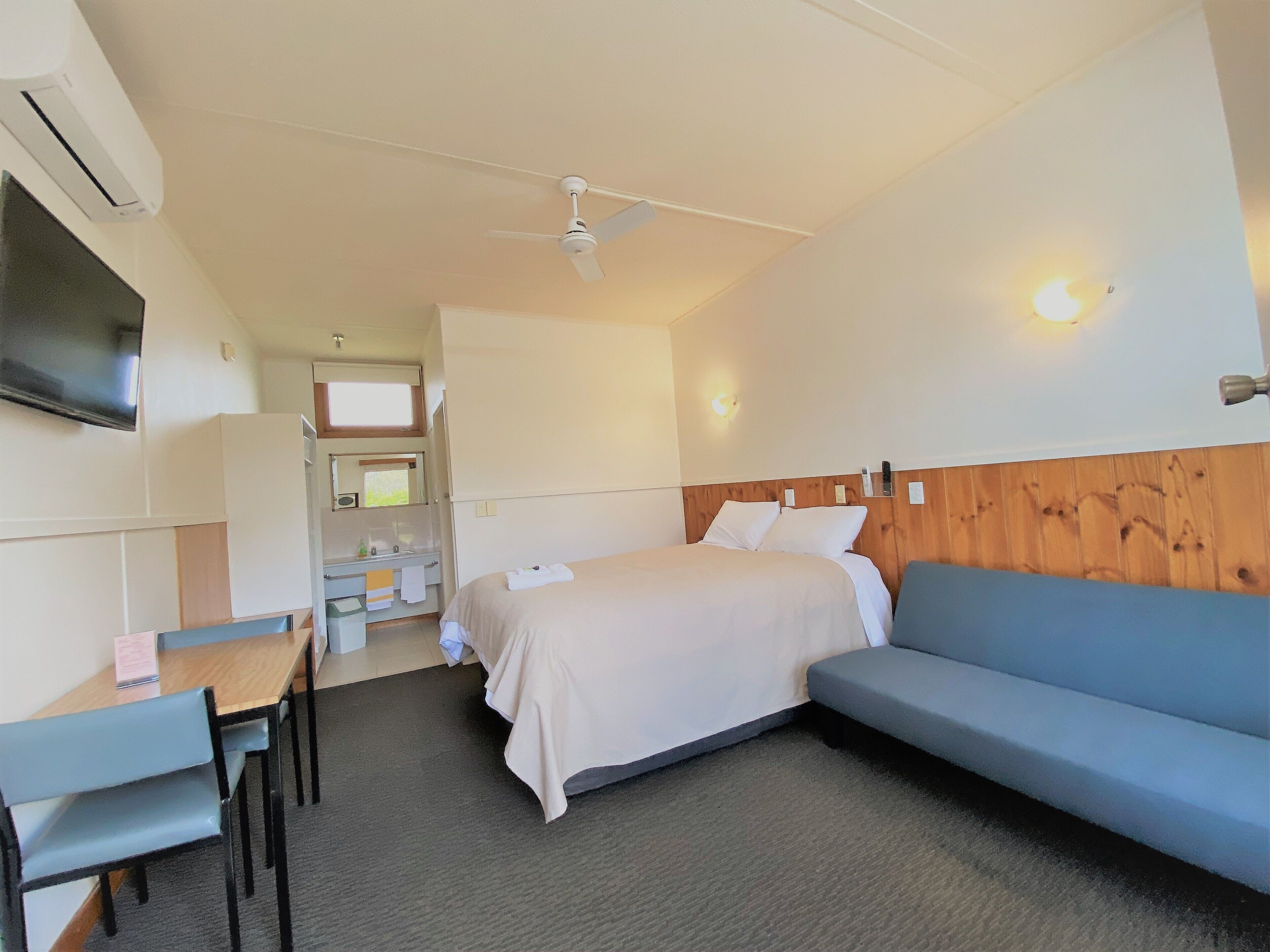 Premium bedding, pillowtop beds, minibar, in-room safe