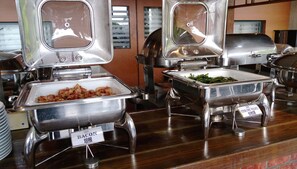 Free daily buffet breakfast - Sea Passion Hotel (Malakal Island)