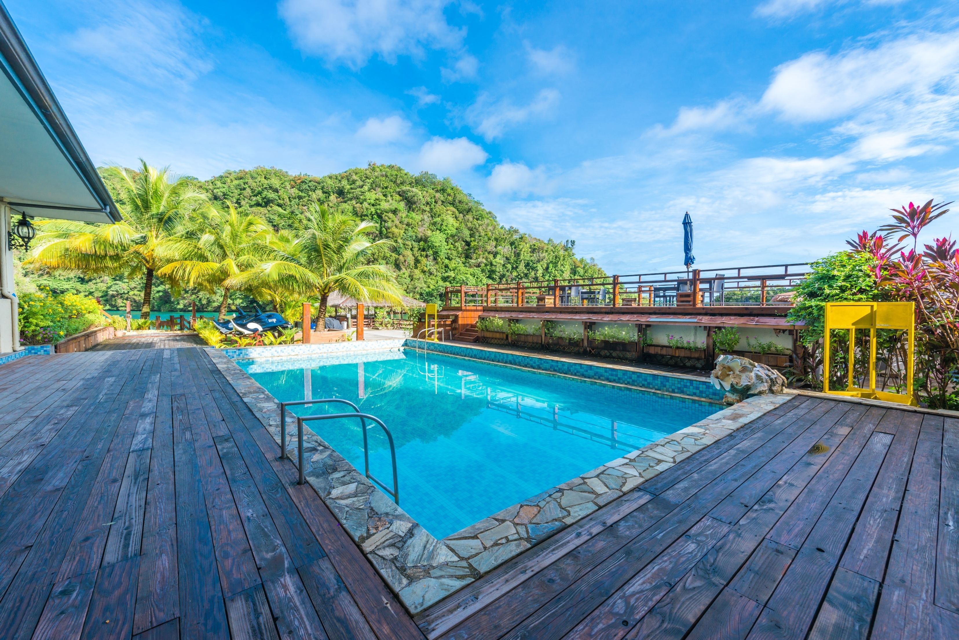 Außenpool, Liegestühle