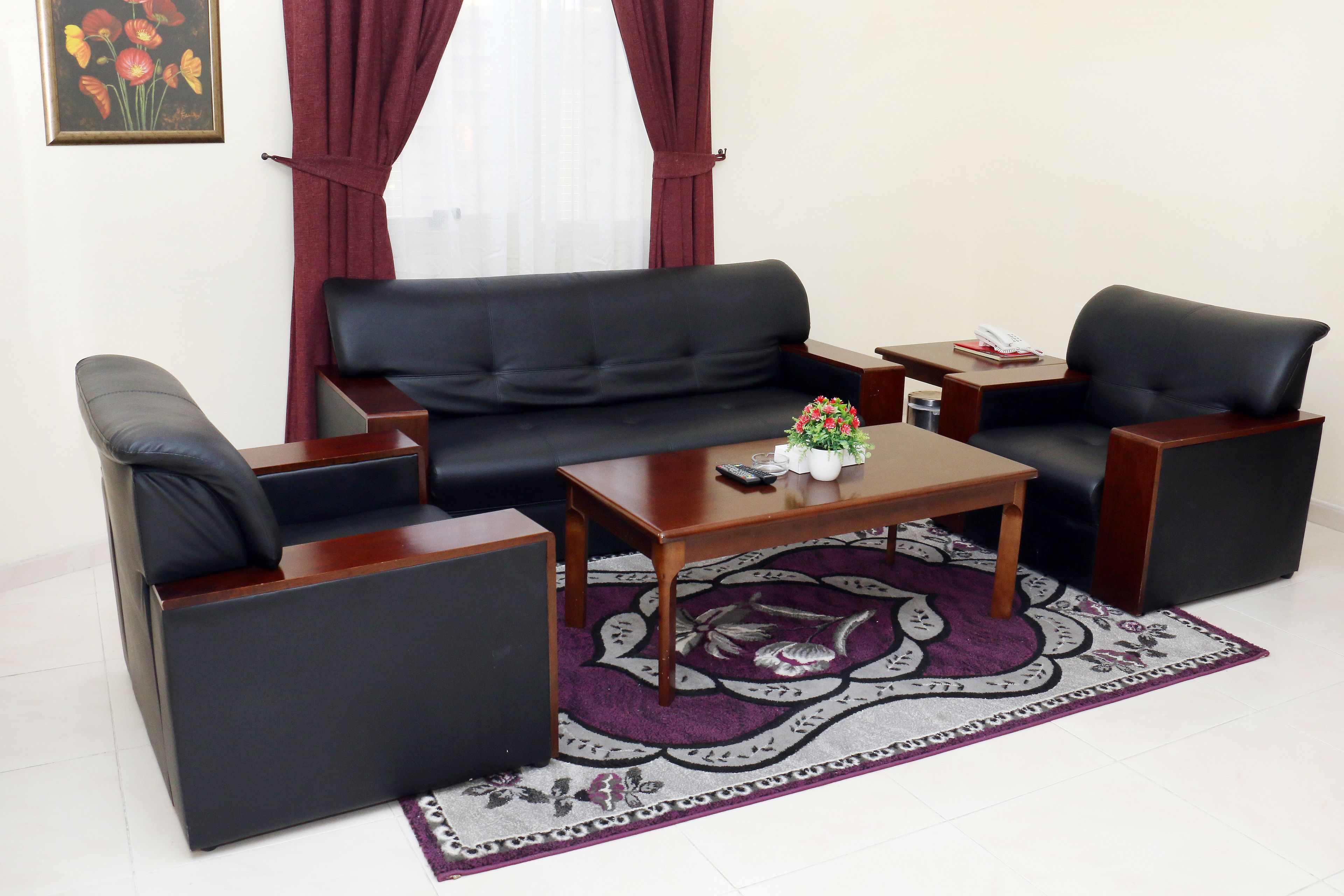living area | 32-inch lcd tv with satellite channels, tv