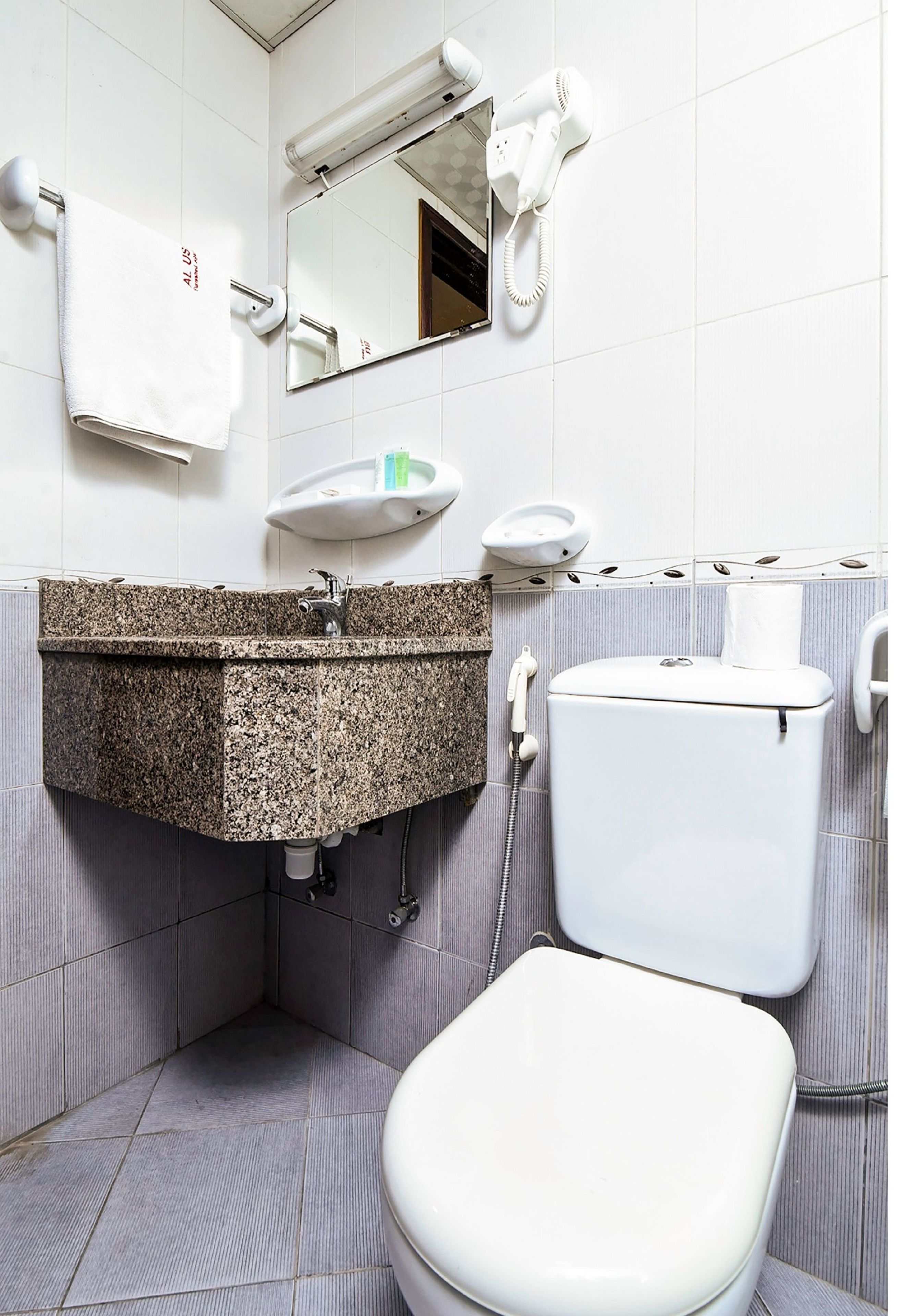 standard apartment, 2 bedrooms | bathroom | shower, free toiletries, hair dryer, slippers