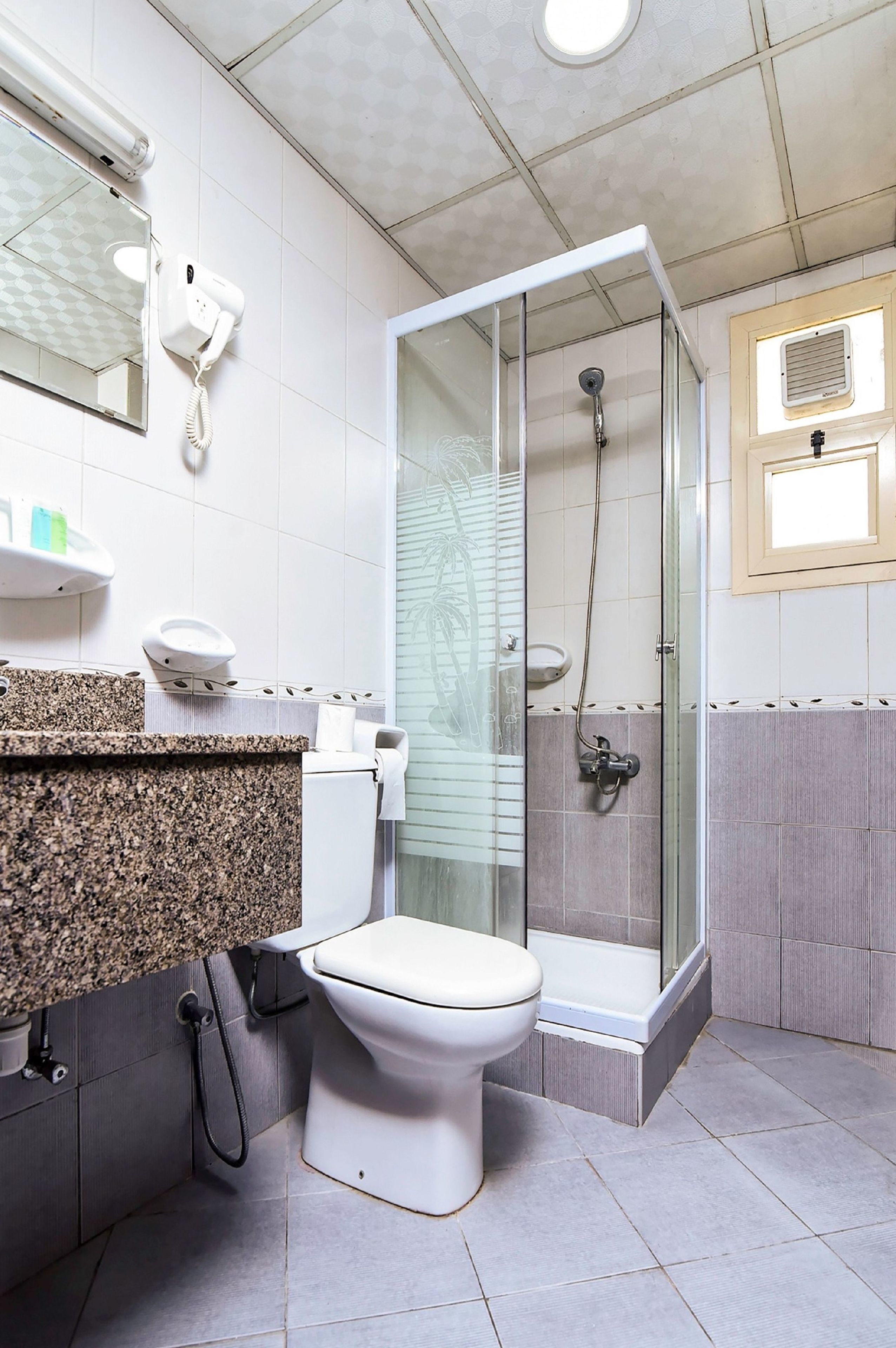 standard apartment, 2 bedrooms | bathroom | shower, free toiletries, hair dryer, slippers