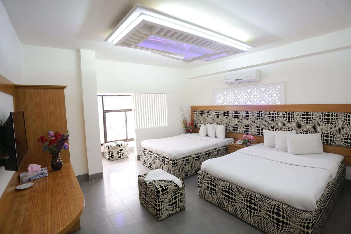 Executive Double Room | Premium bedding, in-room safe, desk, blackout drapes
