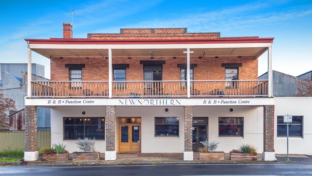 Front of property - Northern Arts Hotel (Castlemaine)