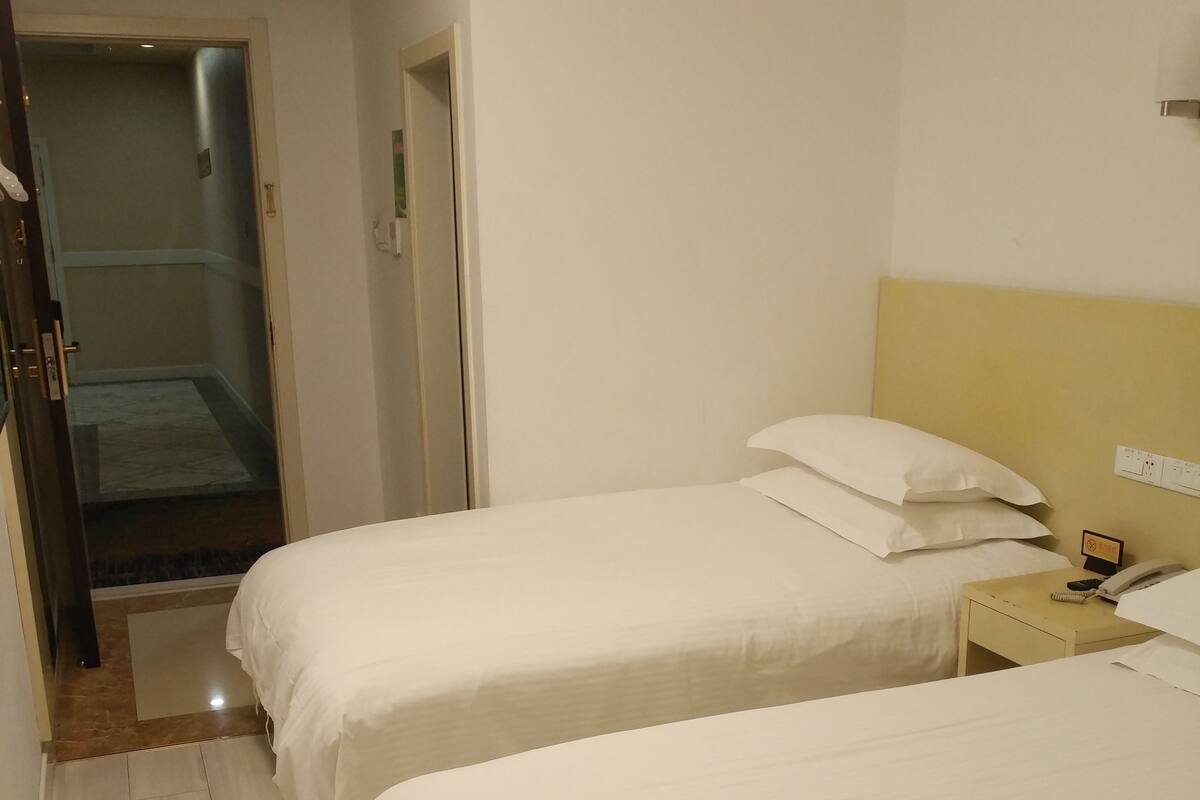 Standard Twin Room B