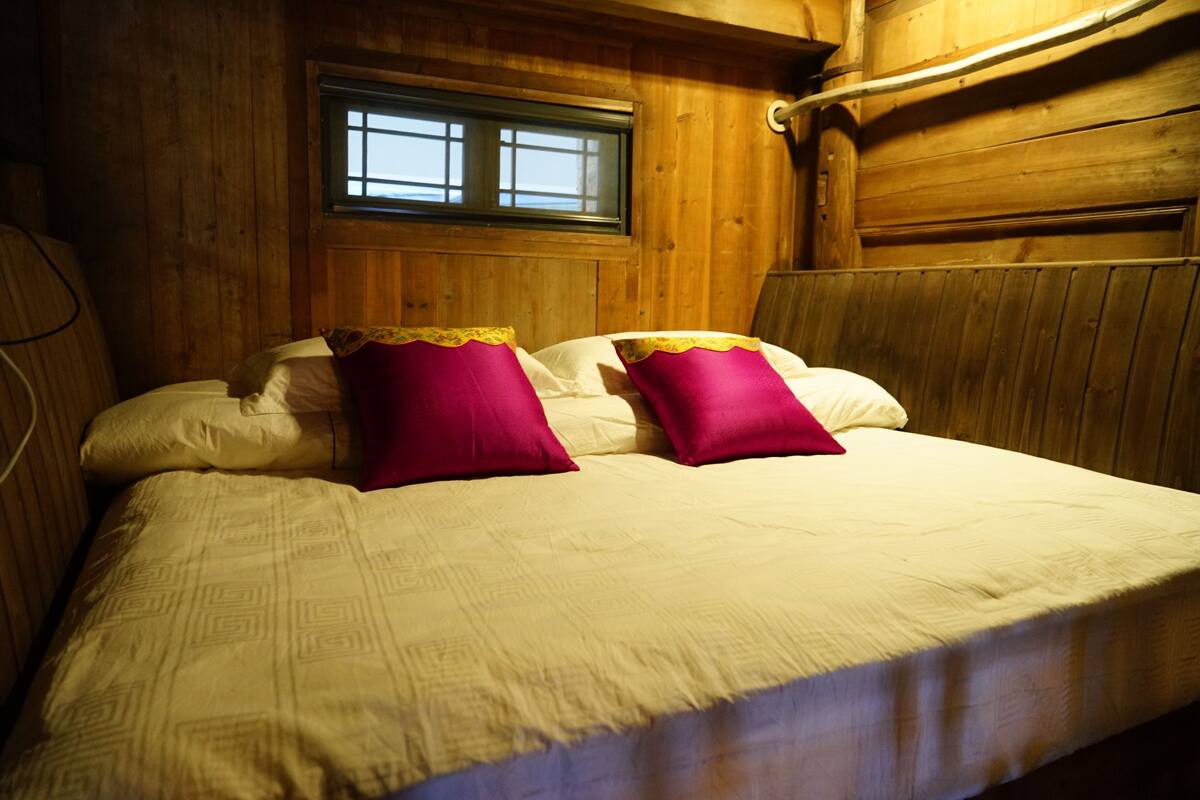 Comfort Double Room | Desk, blackout curtains, rollaway beds, free WiFi