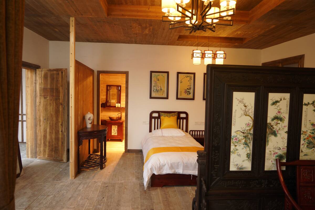 Superior Suite With 2 Single Beds | Desk, blackout curtains, rollaway beds, free WiFi