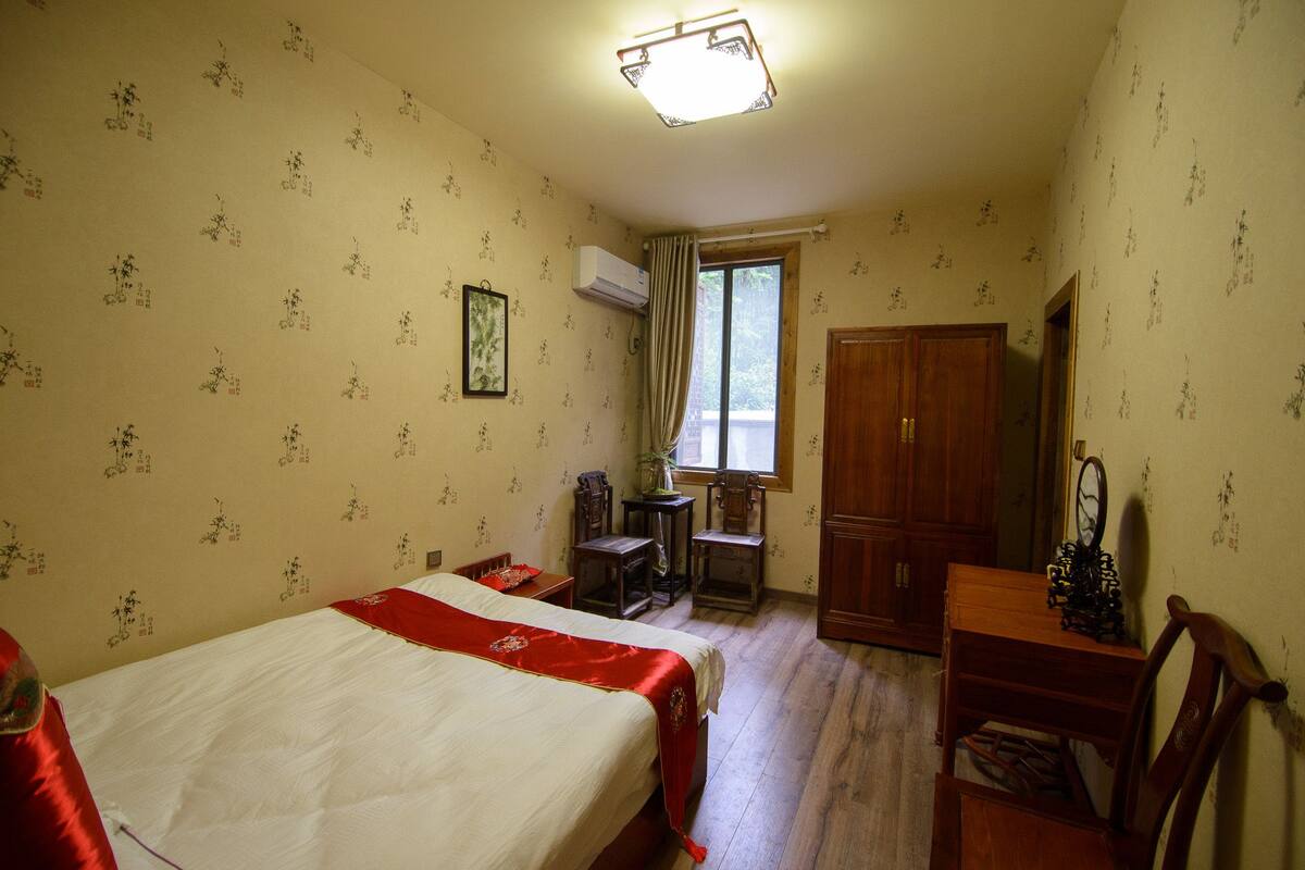 Economy Double Room | Desk, blackout curtains, rollaway beds, free WiFi