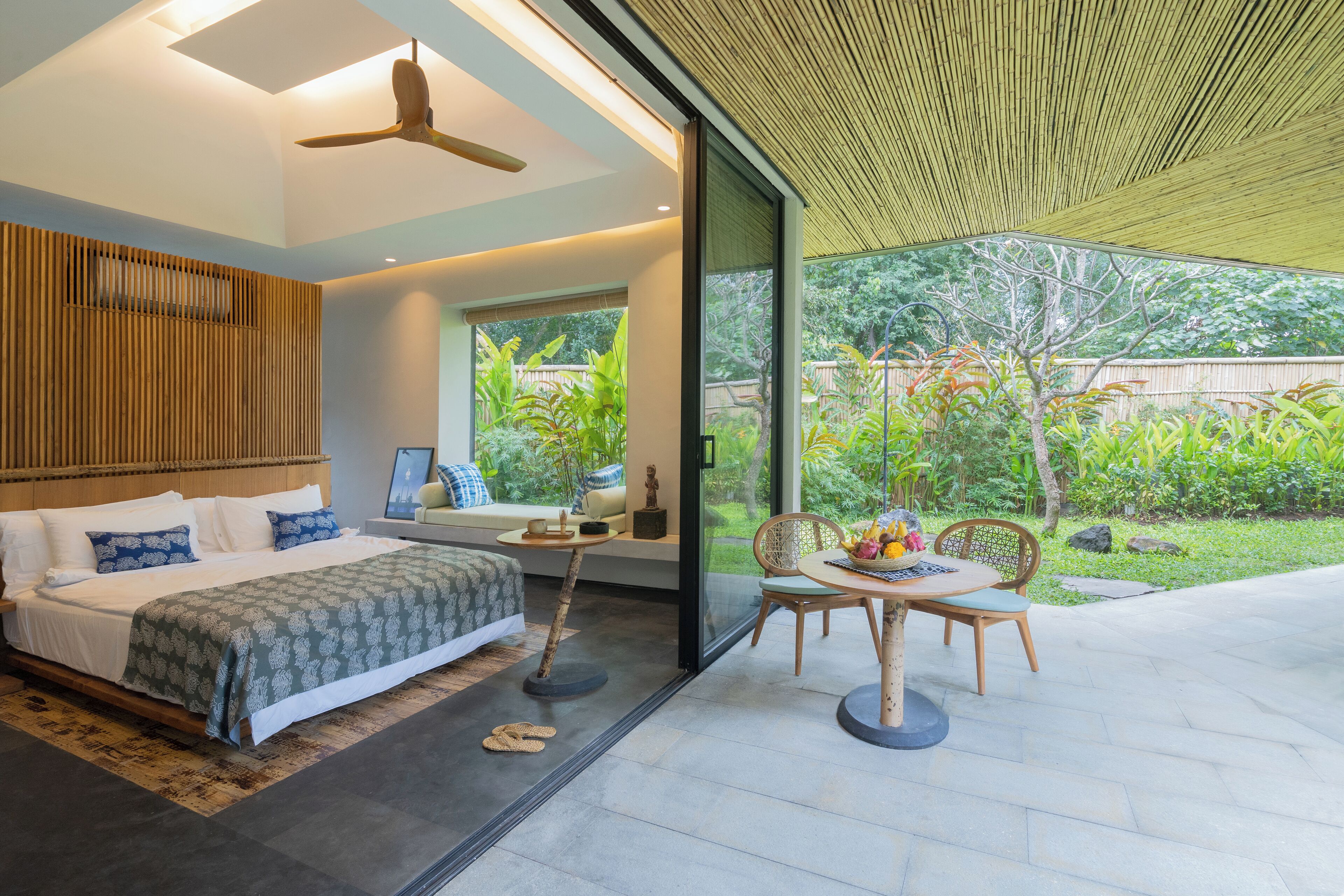 Guest Room | 1 chambre, literie de qualité supérieure, minibar, bureau