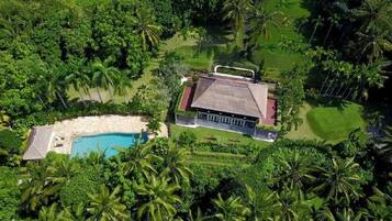 Outdoor pool, an infinity pool, sun loungers