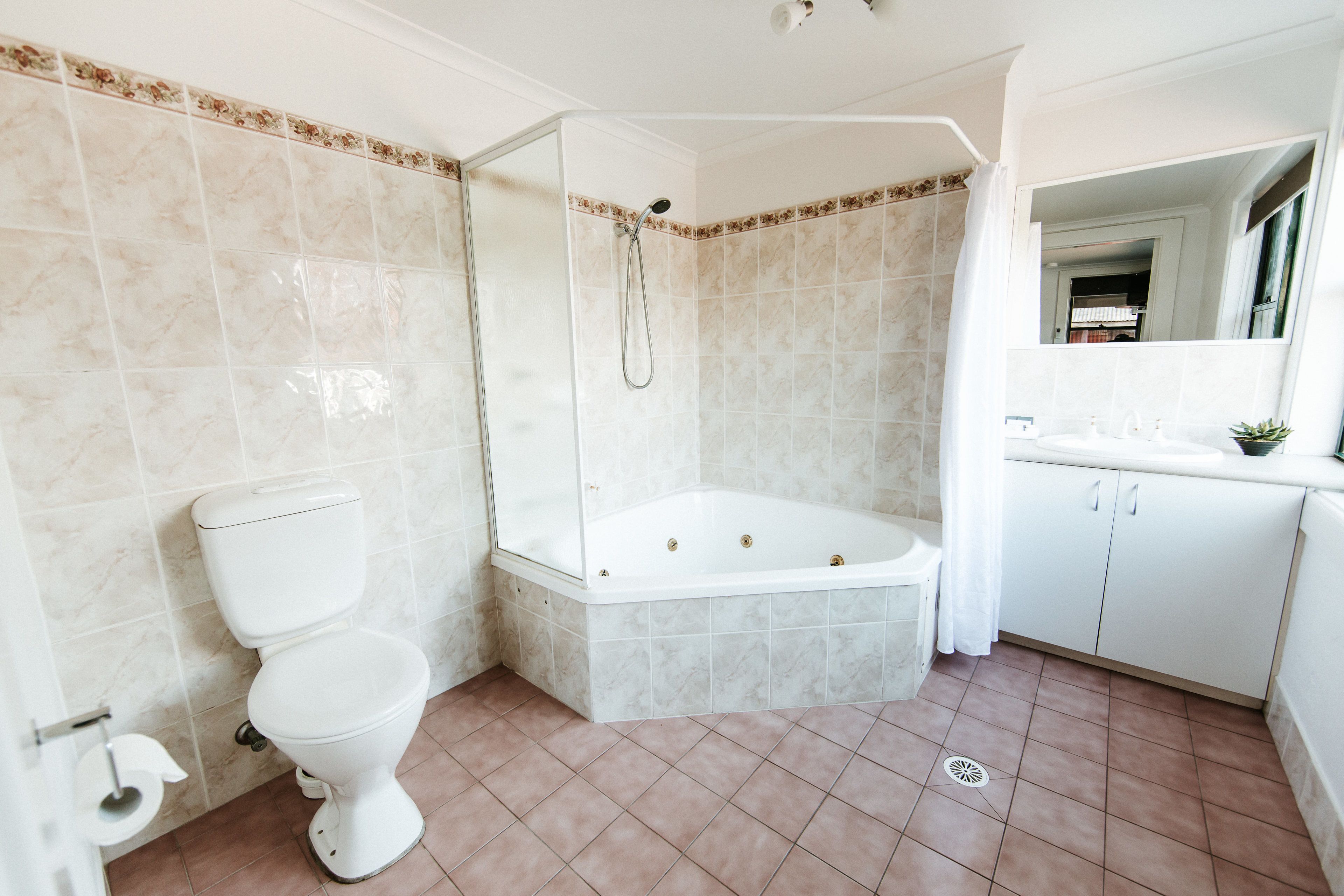 queen garden | bathroom | free toiletries, hair dryer, towels