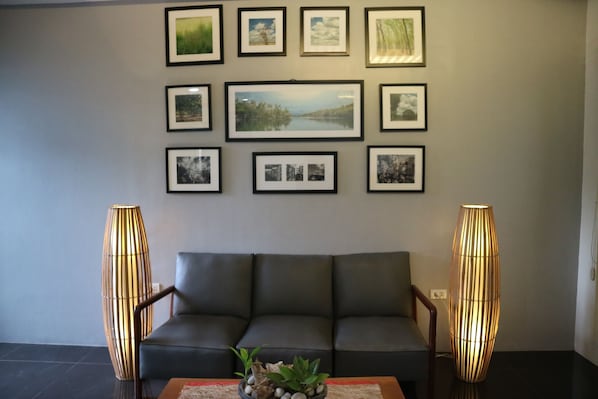 Lobby sitting area - RedDoorz near Trade School Gensan Alchan Suites (General Santos)