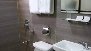 Shower, free toiletries, towels