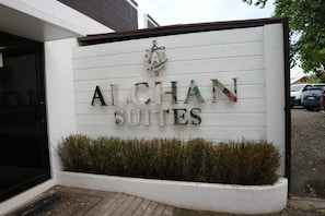 Exterior detail - RedDoorz near Trade School Gensan Alchan Suites (General Santos)
