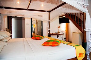 Familienzimmer | Minibar, Zimmersafe, Schreibtisch, schallisolierte Zimmer