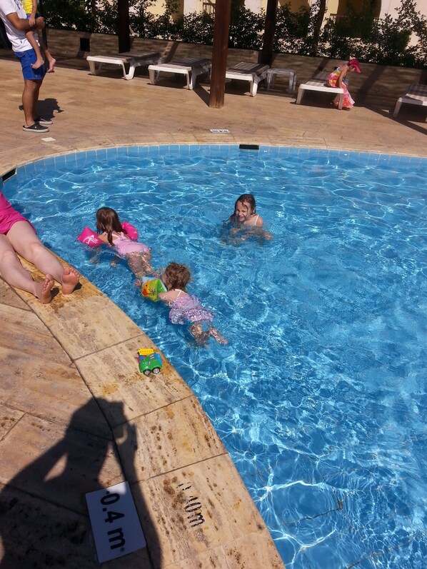 7 outdoor pools