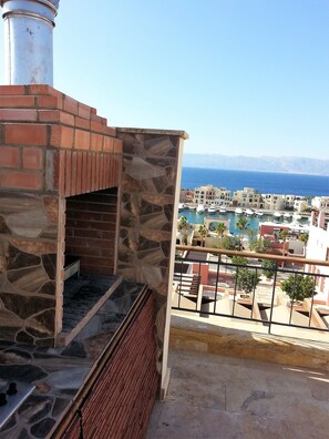 Outdoor dining - Tala Bay Apartment Rentals (Aqaba)