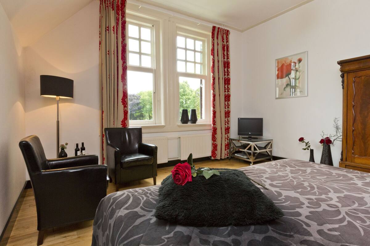 Grand Room | Premium bedding, minibar, in-room safe, cribs (surcharge)