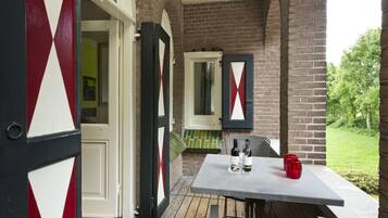 Deluxe Room, Balcony | Balcony