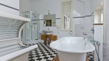 Grand Room | Bathroom | Separate tub and shower, free toiletries, towels
