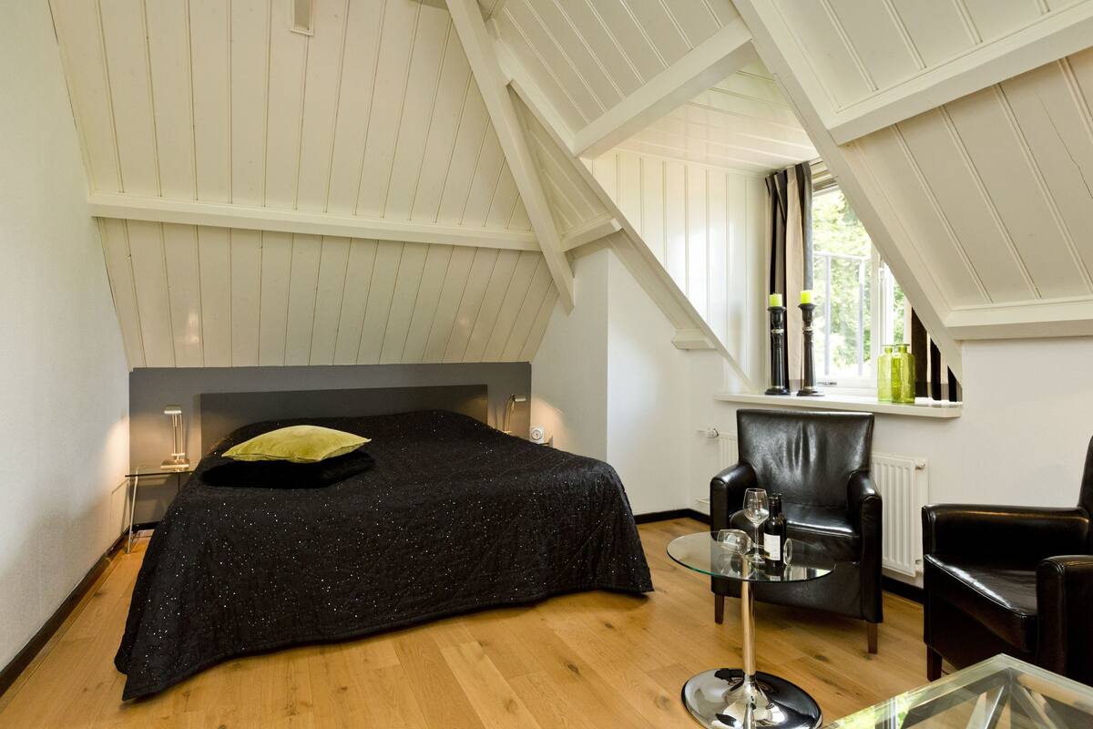 Standaard kamer | Luxe beddengoed, een minibar, een kluis op de kamer, babybedden