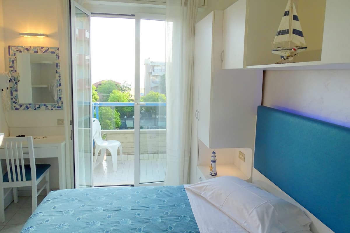 In-room safe, desk, free WiFi, bed sheets