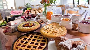 A breakfast buffet with various pastries, fruits, and beverages. - Hotel Felix (Rimini)