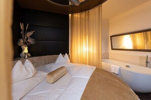 Superior-Doppelzimmer, Balkon | Badezimmer