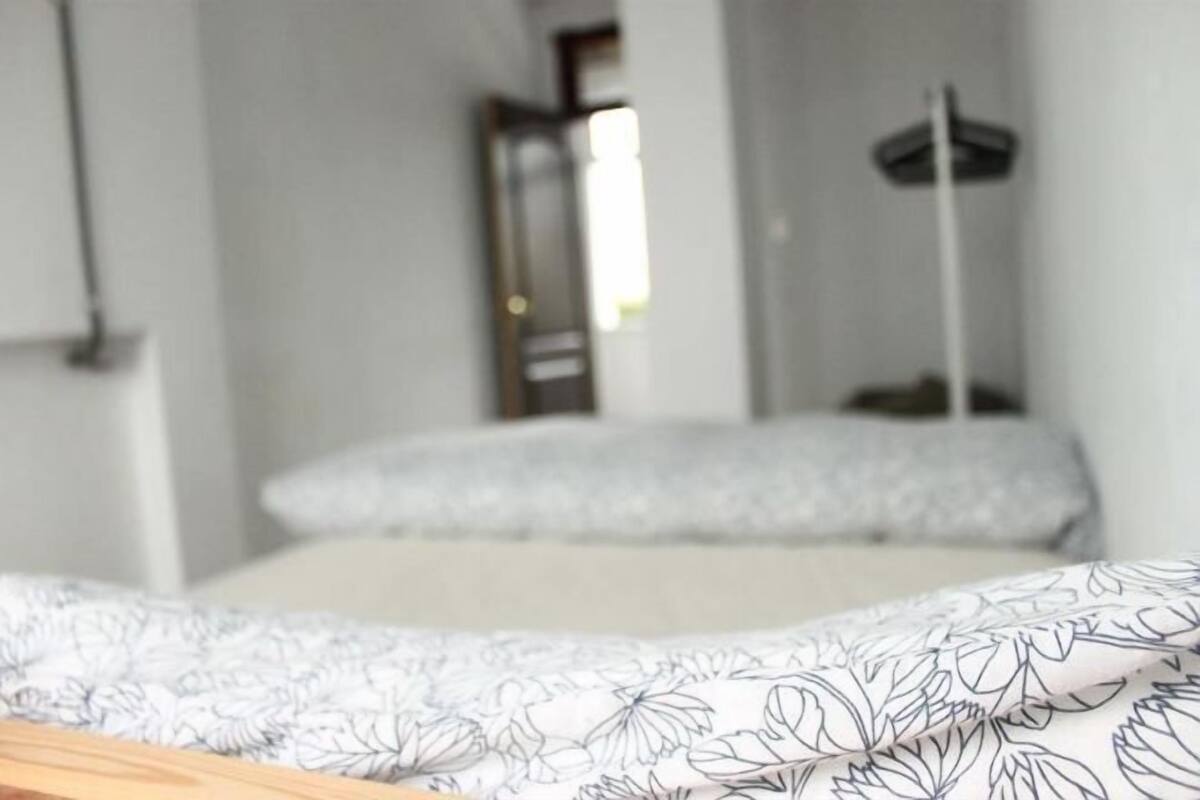 Soundproofing, free WiFi, bed sheets