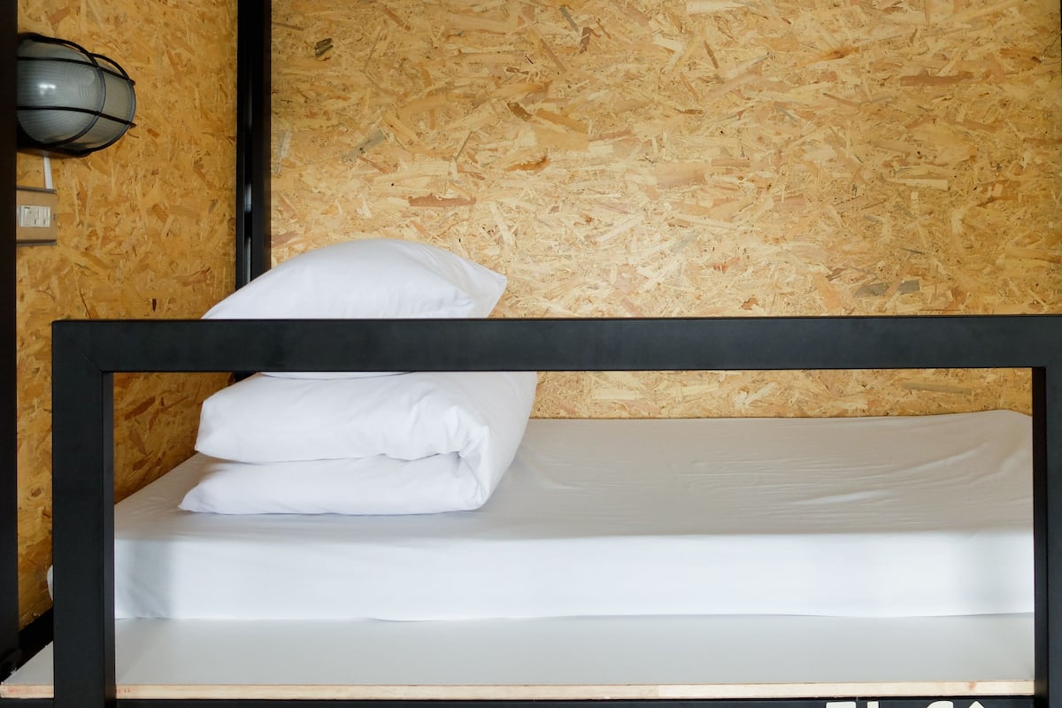 Deluxe Shared Dormitory, Mixed Dorm, Shared Bathroom | Soundproofing, WiFi (free), bed sheets