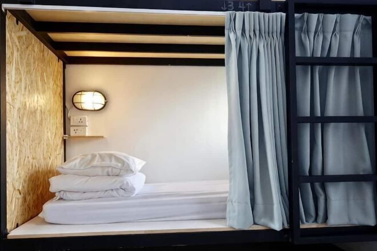 Soundproofing, WiFi (free), bed sheets